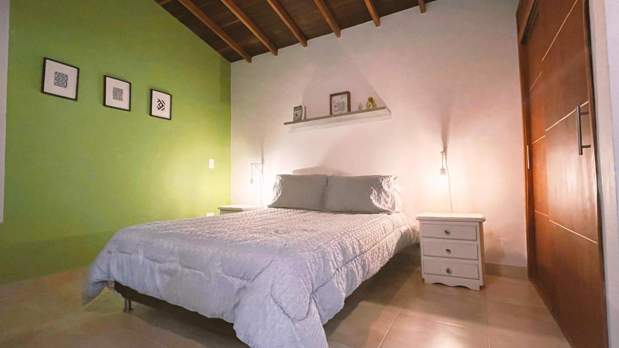 Malaika Hostel Medellín Zewnętrze zdjęcie