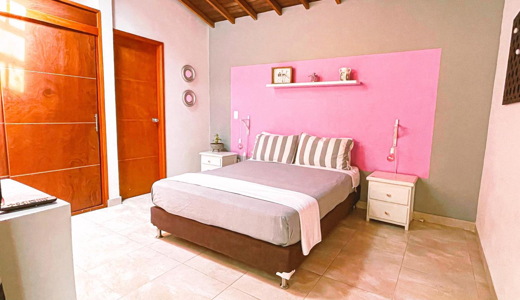 Malaika Hostel Medellín Zewnętrze zdjęcie