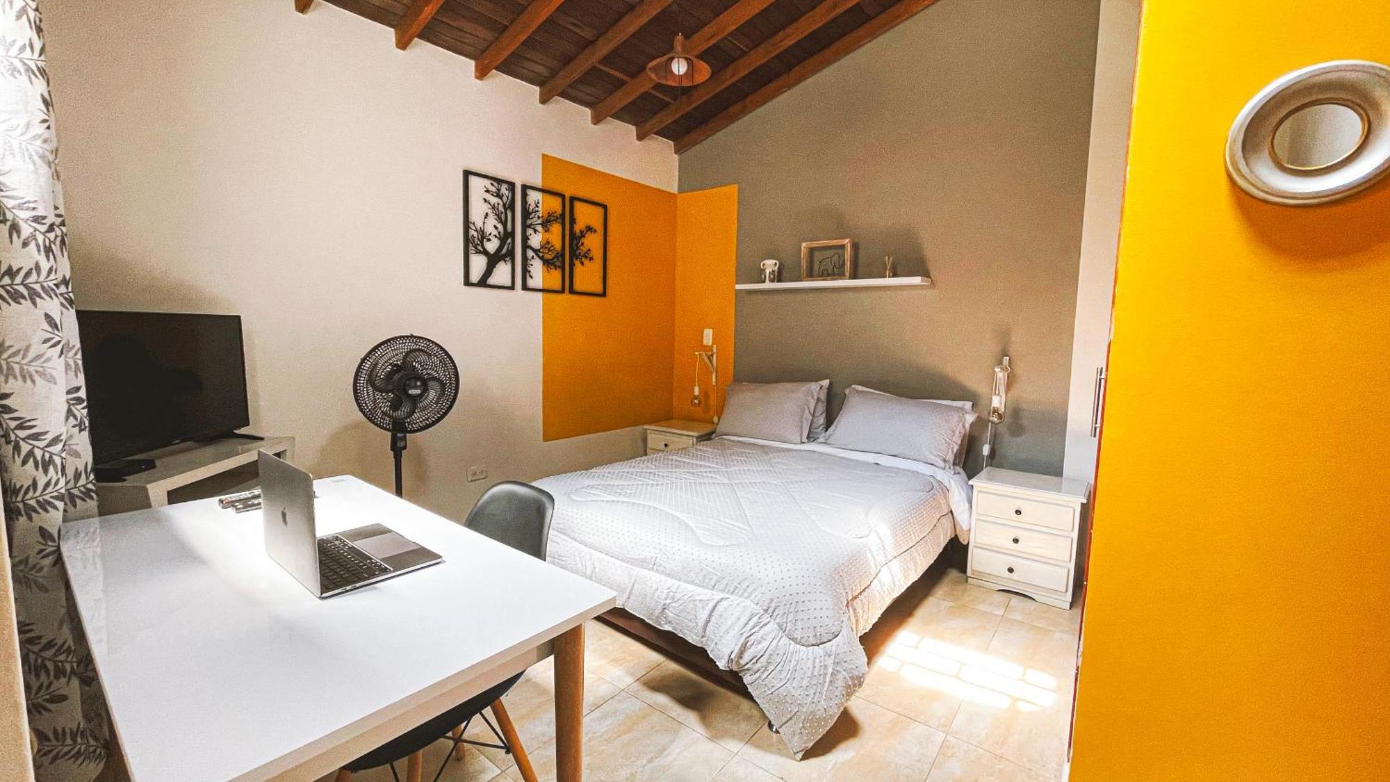 Malaika Hostel Medellín Zewnętrze zdjęcie